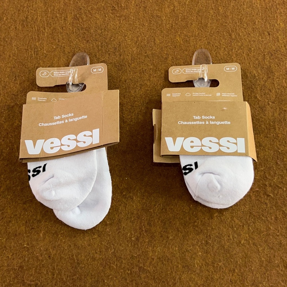 Vessi Unisex M White Cotton Blend Breathable Below Ankle Tab Socks 2 Pairs NWT